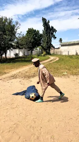 What a goal 😂😂    #zerobrainer0 #zerobrainer0comedy #AfricanFootball #SportsOnTikTok #ronaldo 