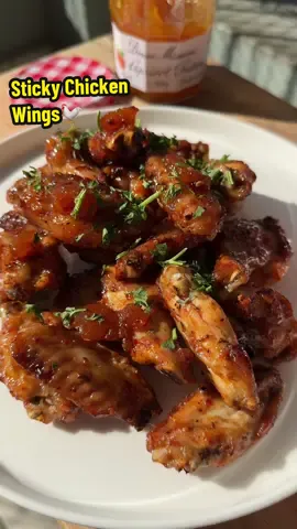 CHILLI APRICOT WINGS🤌🏼 Win a Le Creuset kettle and a Bonne Maman hamper and a Bonne Maman hamper worth R3000!  This winter, im adding some Bonne Maman flavour to my dishes. These wings have the perfect balance of sweet and savoury and are incredibly delicious. Bonne Maman uses only the best fruit for their preserves and there are no artificial ingredients.  To stand a chance to win all you need to do is -Make sure you are following me -Like this post and tag 3 friends who would also love to win this trendy Le Creuset kettle and Bonne Maman hamper worth R3000 -Repost this and use the hashtag #bonnemamanmoments  Dont forget to tag me. T's and C's apply Competition ends 31 August 2025 For a complete list of T's & C's go checkout - www.bonnemaman2025@rialtofoods.co.za #DinnerIdeas #chickenwings #chicken #chickenrecipe #wings #cookingwithchanel #bonnemamanmoments 
