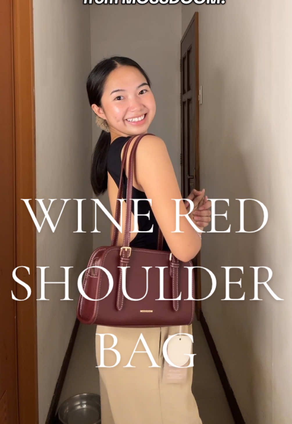 Aaaaaa seggsy kaayo ang shoulder bag plus sa color! #shoulderbag #shoulderbagforwomen #totebag #mossdoombag #mossdoom #mossdoomslingbag 