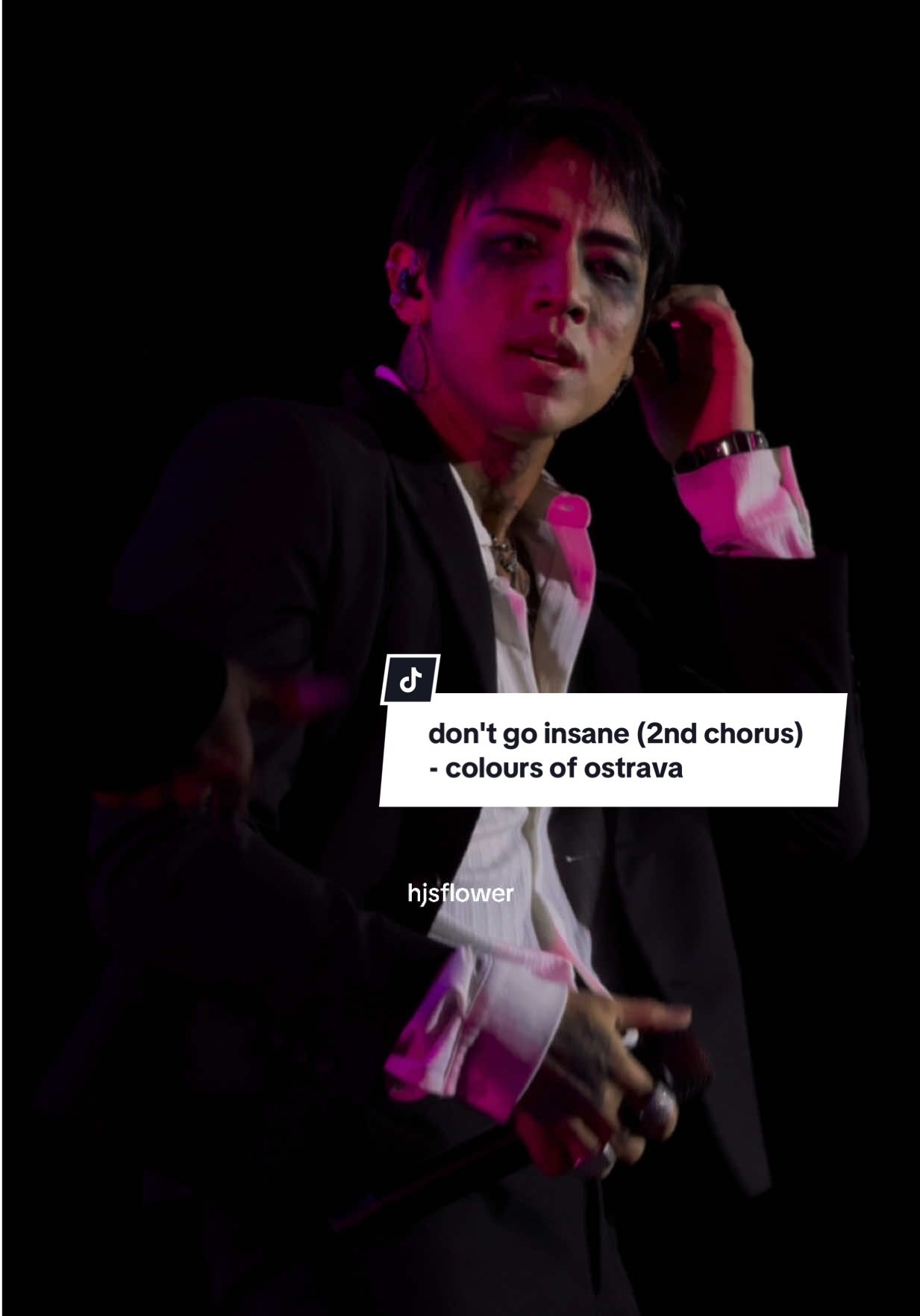 i was literally so focused on him i didn't even register he changed the choreo- like i saw it also at the soundcheck and i didn't get it. my brain wasn't braining😀😀  #dpr #dprian #dprianedit #christianyu #mito #dontgoinsane #dreamers #coloursofostrava #fyp @DPR IAN 