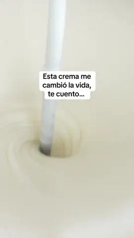 Este video es para esas mamás que están pasando por una etapa difícil con el eczema de sus pequeños. Que sienten que no hay salida, que no van a volver a dormir toda la noche sin pensar en brotes o en sábanas manchadas de sangre 😓. Tal vez otras personas no entiendan, pero yo sí. Ver a tu hijo rascarse hasta sangrar duele, y mucho, pero mamá, te prometo que sí va a pasar, va a llegar ese momento donde la piel esté tranquila y tú también... Yo no soy perfecta, pero he aprendido muchísimo, he investigado, he preguntado, me he equivocado y he vuelto a empezar. Y por eso estoy aquí, para compartir lo que sé y acompañarte en este camino de alivio 🫶📖 ‼️Nuestros productos son sin esteroides, funcionan para cualquier tipo de eczema. Hacemos envíos directos a Puerto Rico y Estados Unidos ✈️ Si eres de otro país puedes revisar en el link de la bio los países en los que tenemos distribuidores independientes 🫶🏽. #eczema #dermatitis 