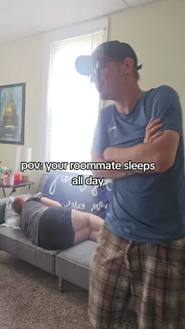 I dont see how she can sleep all day🤣 #fyp #roommates #mcdonalds #trending 