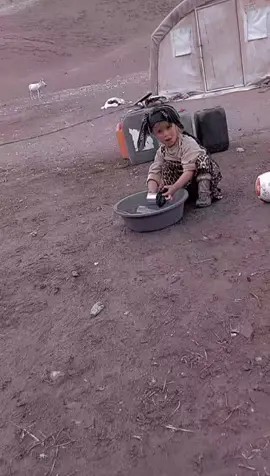 Bizim ki yine iş başinda ay le güle 🥰