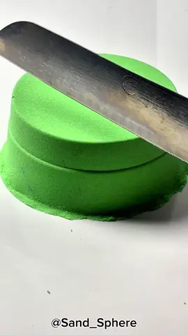 Green Kinetic Sand ASMR 🤩😍🥳👏🏻💖#satisfying #satisfyingvideo #asmrvideo #asmrsounds #kinetic #trending #kineticsand 