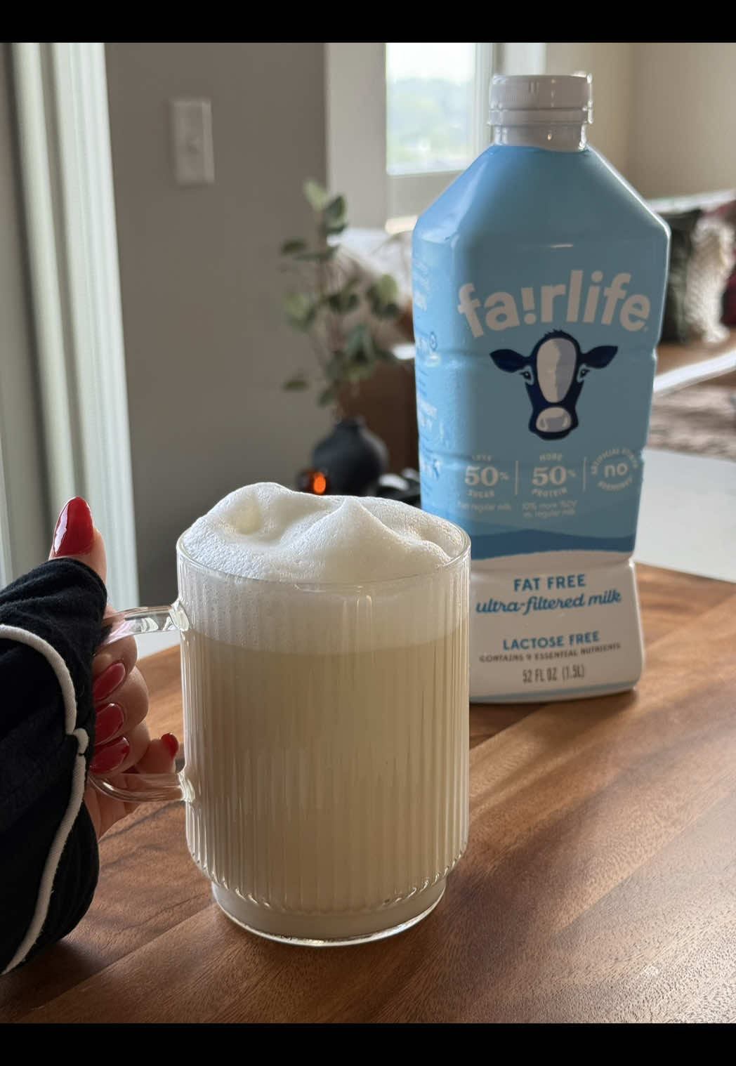 Protein cold foam green tea latte with @fairlife fat free ultra-filtered milk 🍵🌿🥛50% more protein & 50% less sugar than regular milk!! #fairlifepartner  