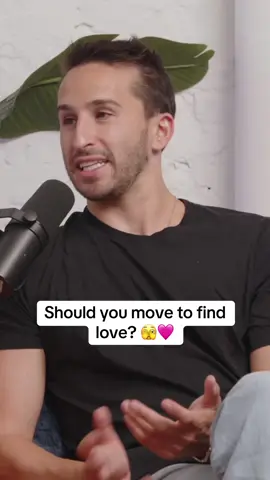 Should you move for love? #datingadvice #datingtips #datingover30 #datingpodcast #datingcoach #datingadviceforwomen #datingadviceformen 