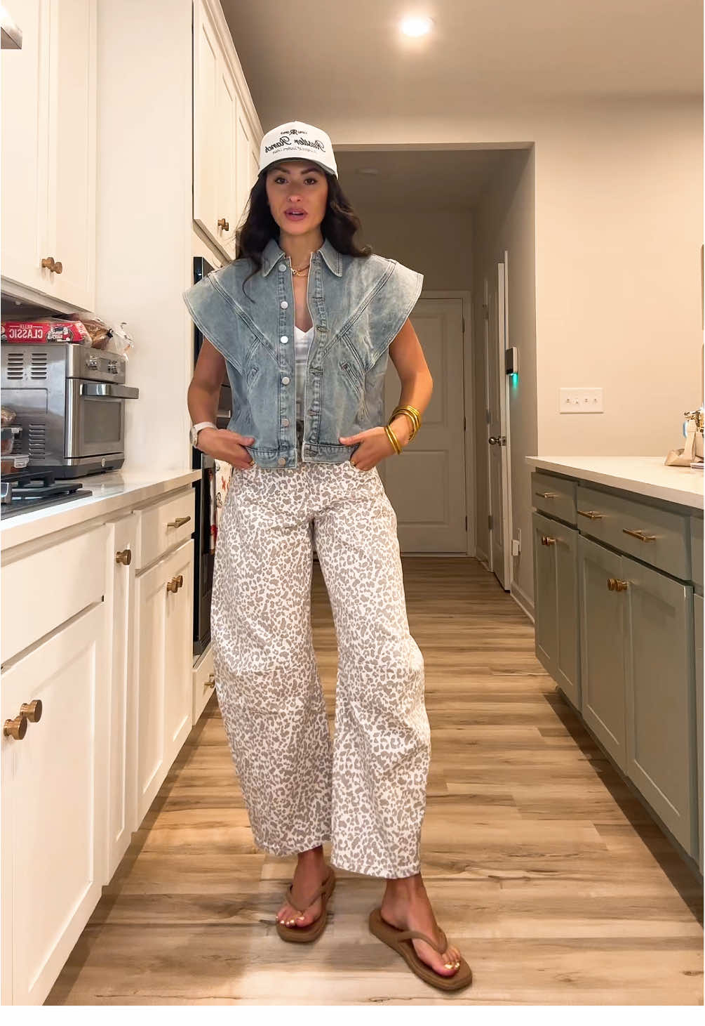 Funky for sureeeee but I mean I thrive on a funky fit 😋 #denimvest #denimoutfit #denimvestoutfit #veststyle 