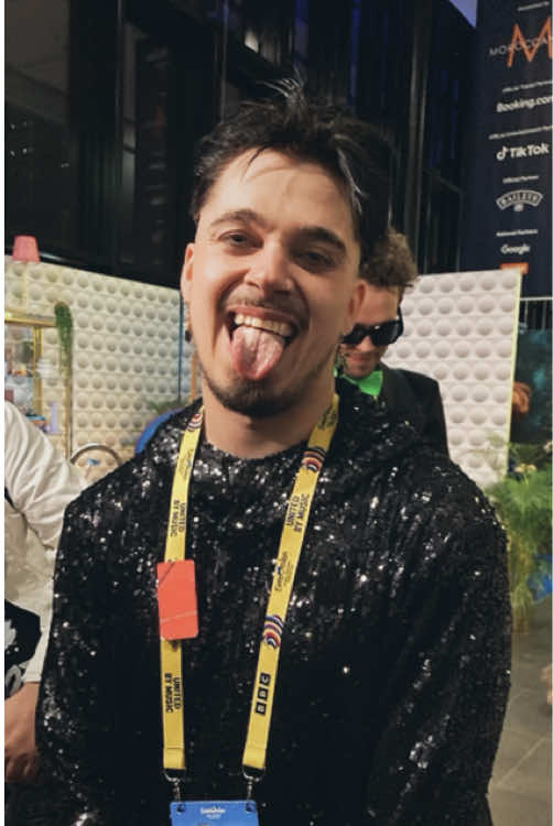 Oh he’s HOT hot (Rock Rock reference 😂😂😂) || Bāfāng Lái Cái (Stacks from All Sides) - Lǎn lǎo (SKAI isyourgod) || #käärijä #käärijäedit #jerepöyhönen #umk23 #uudenmusiikinkilpailu #umkedit #eurovision #eurovisionedit #esc23 #chachacha #finland #suomi #videostar #八方来财 #bāfāngláicái #揽佬skaiisyourgod #lǎnlǎo 