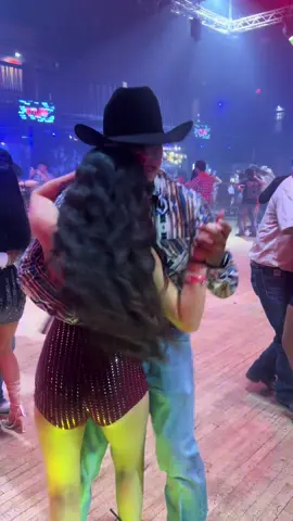 ✨✨ #parati #bailes #nortenas #rodeowestdallas #baile #fyp #vueltas #nortenasconsax🎷🎶 