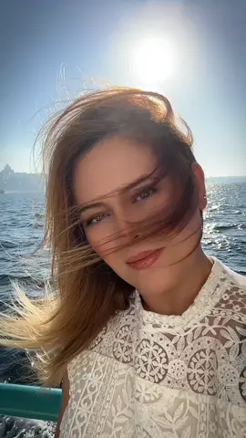 👑