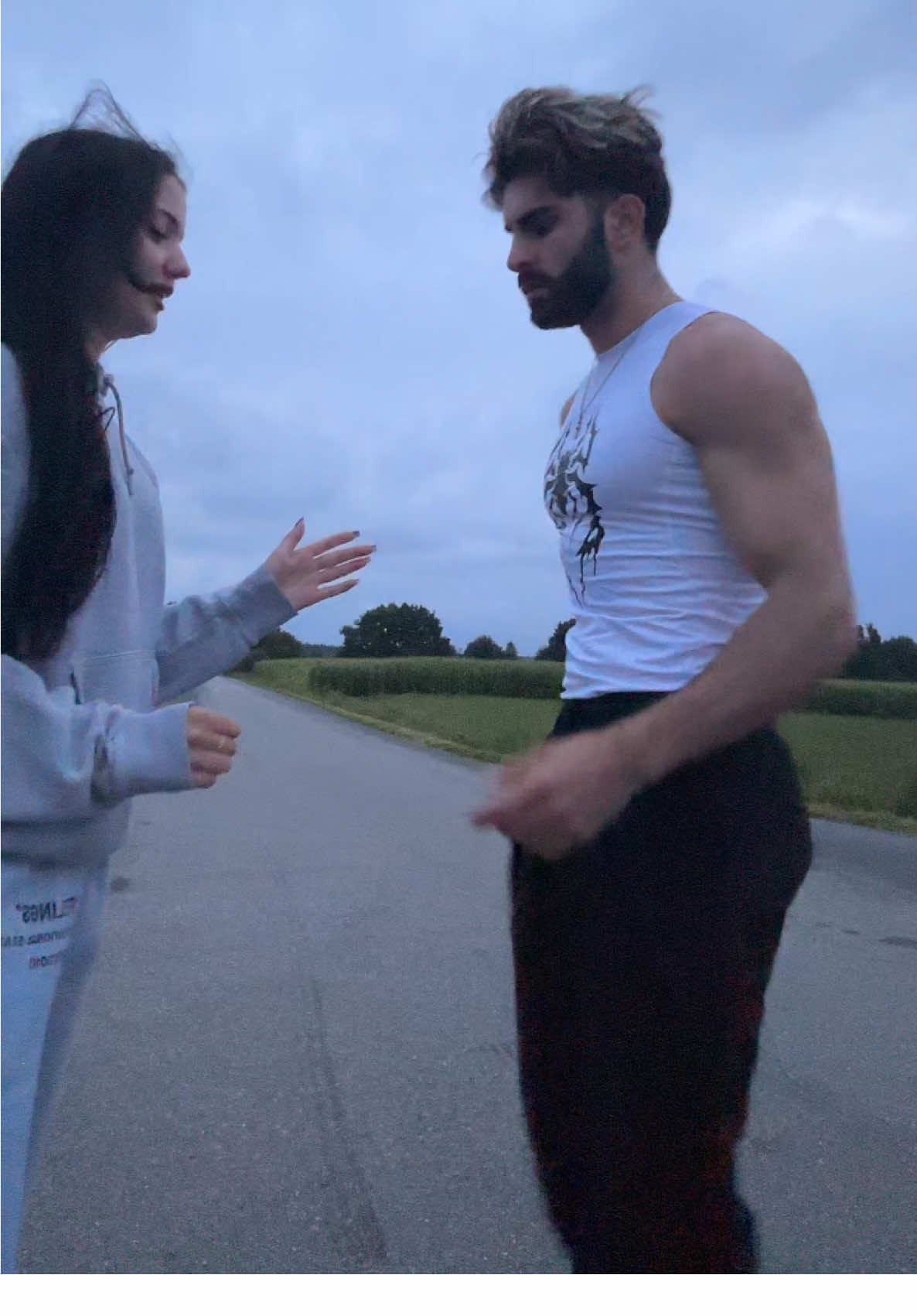 كلكم هيك بنات 😂 . @🖤 🫶🏻 . . . #biker #bikerboy #gym #gymrat #biceps #veins #hondacbr #motorcycle#foruy #virale 