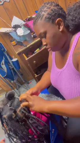 Tryna record content went all wrong 😂 Im sore asf #humor #hairstylist #knotless 