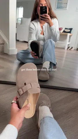 your reminder to get these while you still can! This is the color taupe!🤎 #clogs #affordableclogs #affordablefashion #fallshoes #fallfashion #affordablefallshoes #tiktokshopcreatorpicks #tiktokshopbacktoschool @EVELLYHOOTD US 