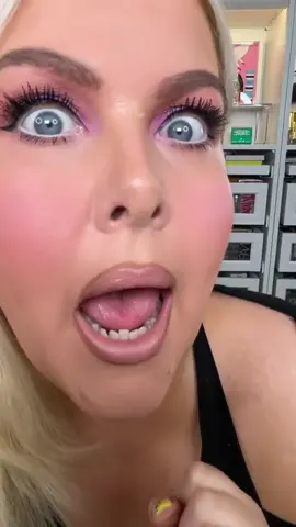 Grwm Mob Girlfriend edition.  Skin prep @Armani beauty  Eye palette @MODELROCK LASHES  Lash primer @L’Oréal Paris  Powder @Nikkia Joy Cosmetics  #dating #storytime #makeup #mobwife 