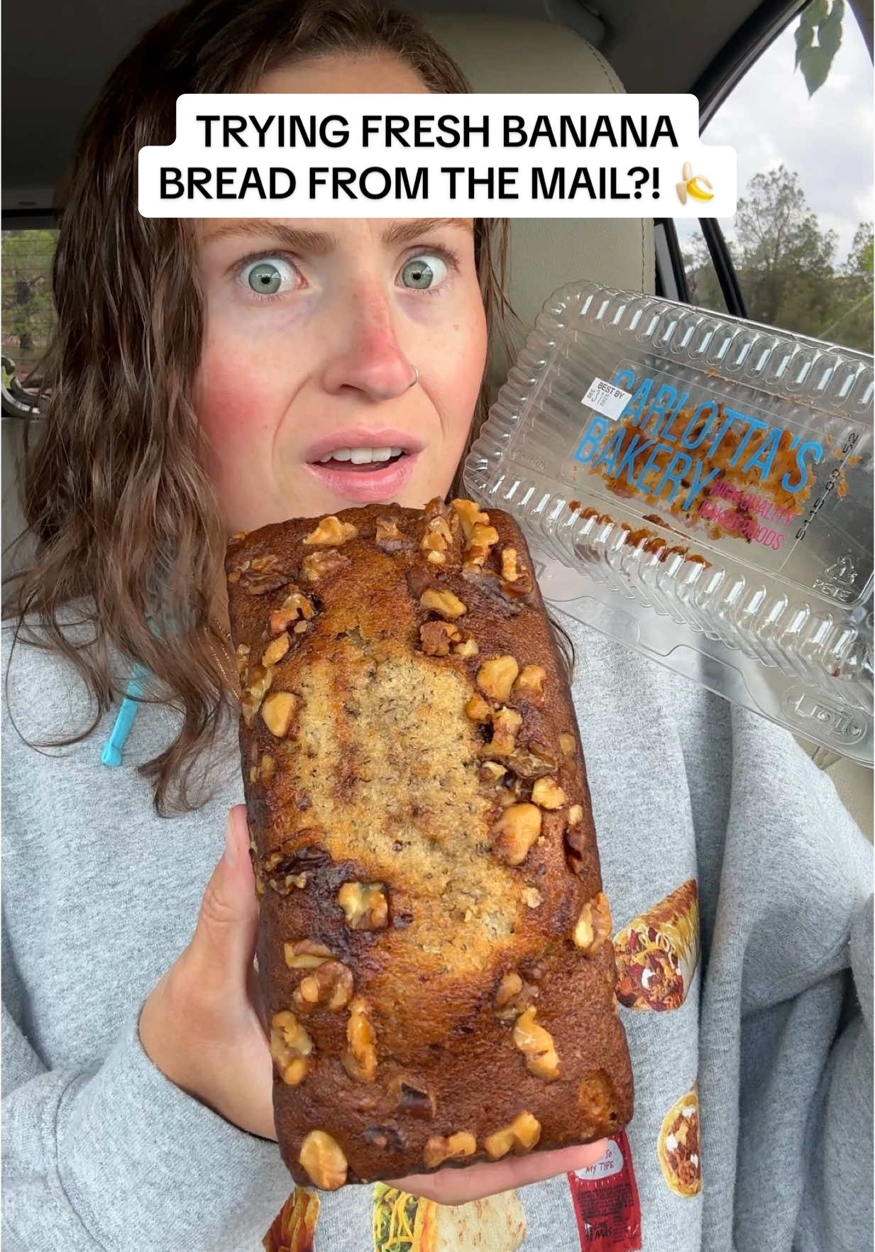 Trying fresh banana bread I got in the mail… this should go well 🍌 #bananabread #banana #bread #bakery #breakfast #snacks #tiktokshopfinds #tiktokshopcreatorpicks #nyfood #newyorkbakery #bakedgoods #tastetest #sweettreat 