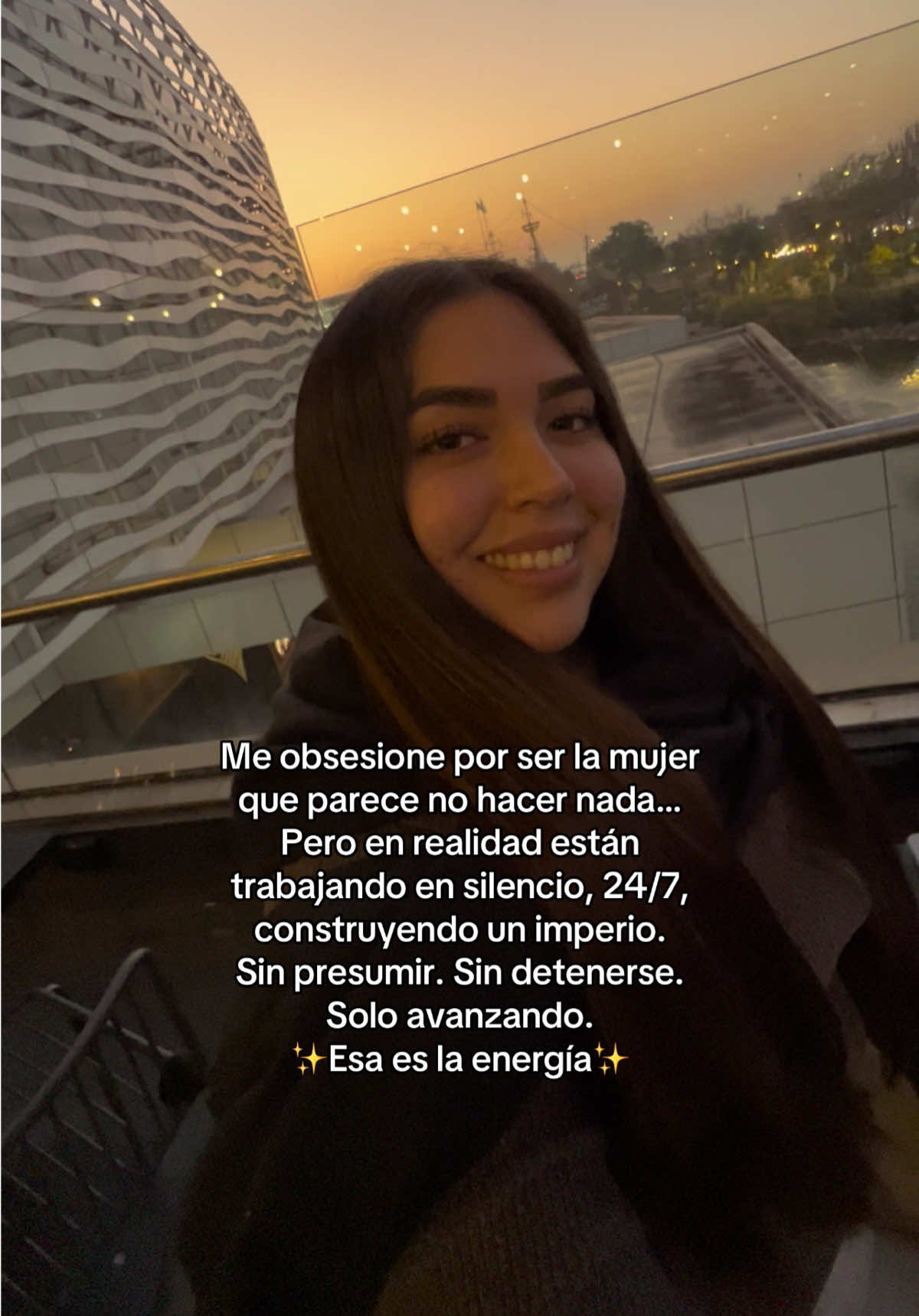 Mientras otros dudan, yo me enfoco. Mientras otros hablan, yo construyo.  No necesito gritar mis planes, prefiero que el éxito hable por mi. 🌙✨ #mujerempoderada #construyendounimperio #negociodigital #emprendeconpropósito 