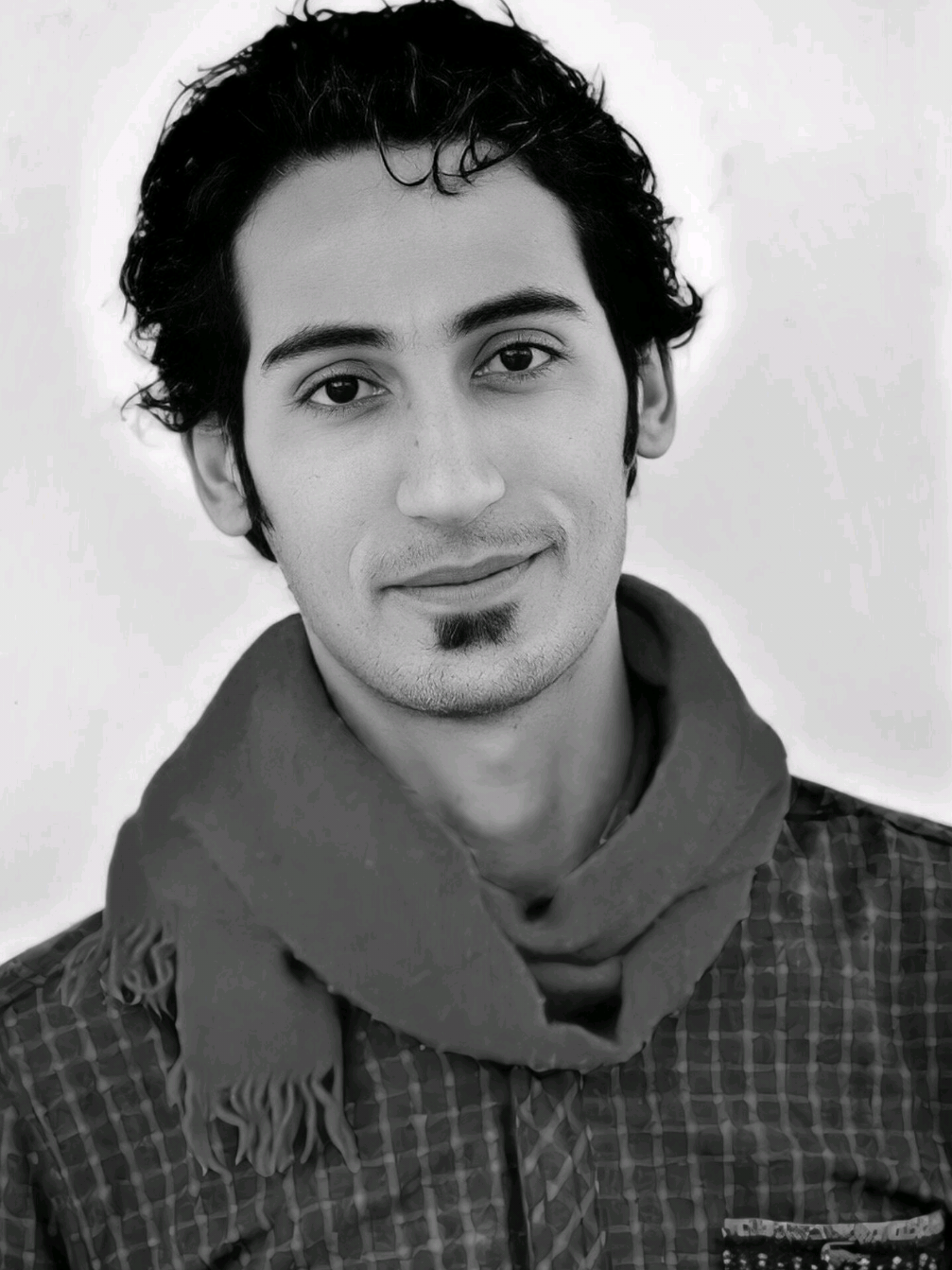 منو يعرف هذا الشاعر .   #غانم_علي #غانم_علي #ثقافة #شعر 