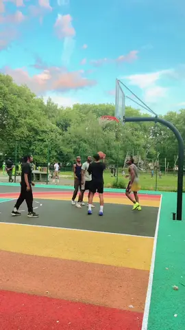 ⚡️Fastest bucket you’ve ever seen? The chemistry between Karl & Mo is unreal — 1 second, 1 pass, 1 bucket. Even the camera couldn’t keep up 🎥💨