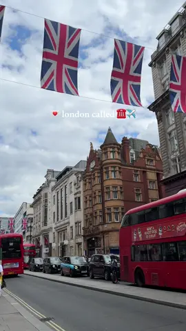 london called and i answered 🤗 #london #unitedkingdom #harrods #traveltiktok #londontravel 