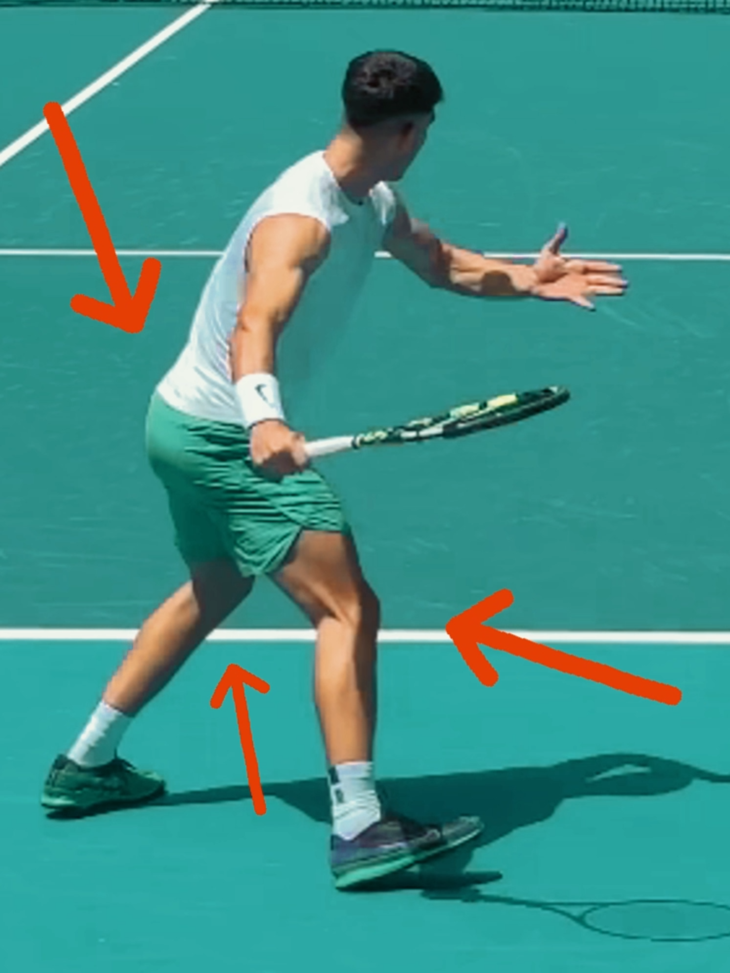 🎾 The Perfect Forehand with Alcaraz - Power, Spin and Precision in this Tennis Lesson Carlos Alcaraz’s forehand is one of the most complete in modern tennis — and this is why.   🎾 The left hand stays on the racket until full shoulder rotation  🎾 Smooth racket drop into a lag position  🎾 Semi-open stance with strong hip coil and knee bend  🎾 Extreme wrist lag creates massive spin and power  🎾 Contact in front with a brushing motion under the ball 🎾 Follow-through is a mix of windshield wiper and classic finish   It’s not as loose as Jannik Sinner’s forehand — but it’s just as lethal.  Every element of this technique is intentional, and it allows him to rip forehand winners from anywhere on the court.   Compare it to forehands like Nadal, Djokovic, and Sinner — and you’ll see how Alcaraz blends explosiveness with clean mechanics.   #alcaraz  #tennistechnique  #forehand  #sinner  #tennislessons #tennisplayer