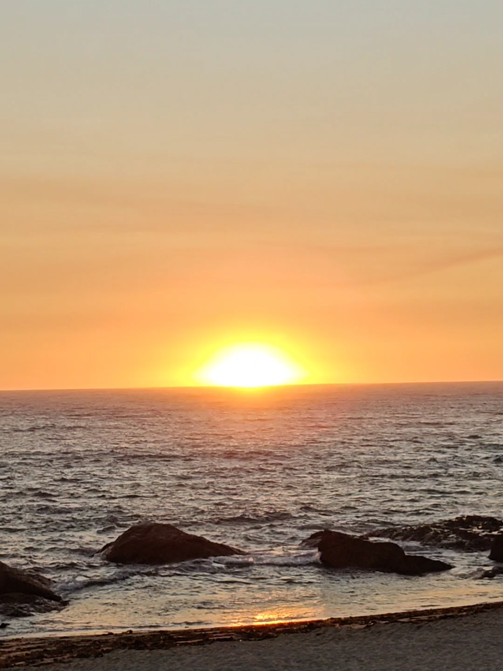 #beautifulbeach #sunsetbeach #relaxingvideos #ocean #pordosolnapraia 