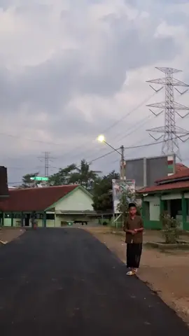*Ditengah jutaan ragu, aku berjalan melewan rasa takut itu, izinkan aku sampai pada tujuan dan pada doa yang selama ini aku panjatkan ya Allah. #fypシ゚#masukberandafyp#pondokpesantren 