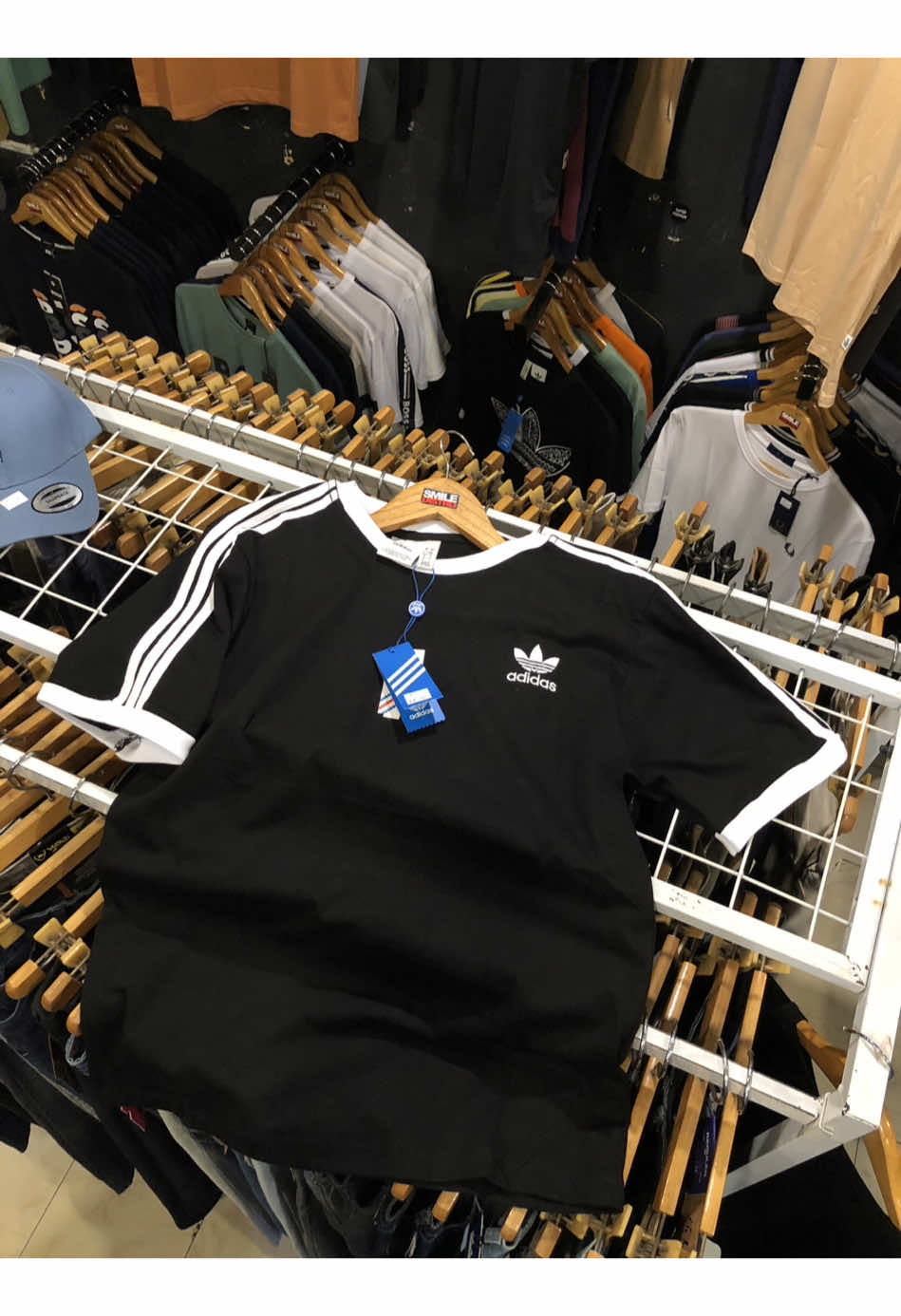 Hallow Guyss ADIDAS RINGERR TEE BLACK nya READY kembalii🥳🤩  Yuk jangan sampe KEHABISAN lagi karena STOK nya TERBATASSS🤩🙌 #smilestore #hilmismilestore #outfit #trend #fyp 