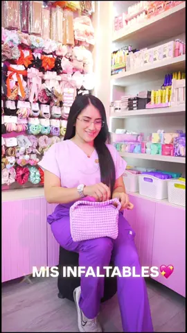 Estos son algunos INFALTABLES 💖💖🌸💖 de Paula !! !! Hidratante de fresa 🍓!! Contorno de arroz 🍚 polvo de hadas 🧚 dúo de labiales de BEAUTY CREATION 💖 #maquillaje #emprendimiento #tiendademaquillaje #centrodemedellin #ventasalmayor