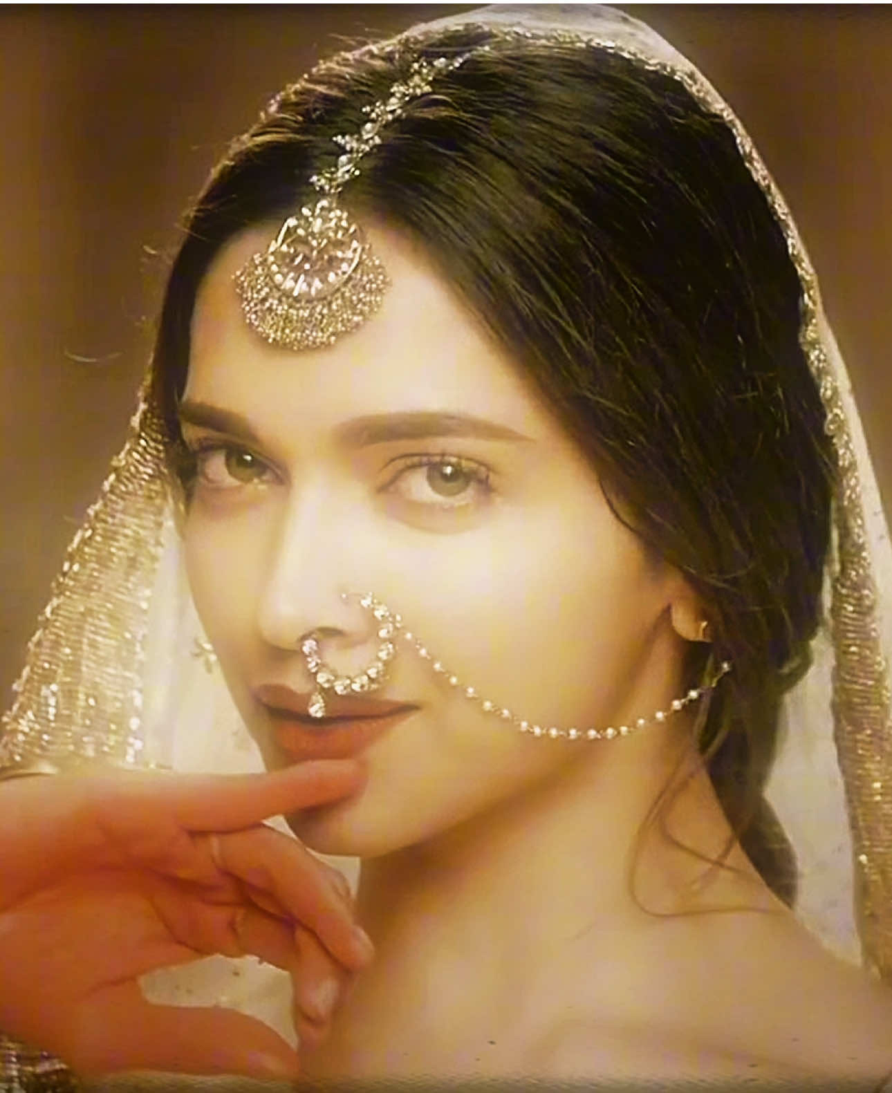 the eyes 🛐🪷🪕🪞🦚 #deepikapadukone #mastani #bajiraomastani #maulameremaula #bollywood #bollywoodedit #foryoupage 
