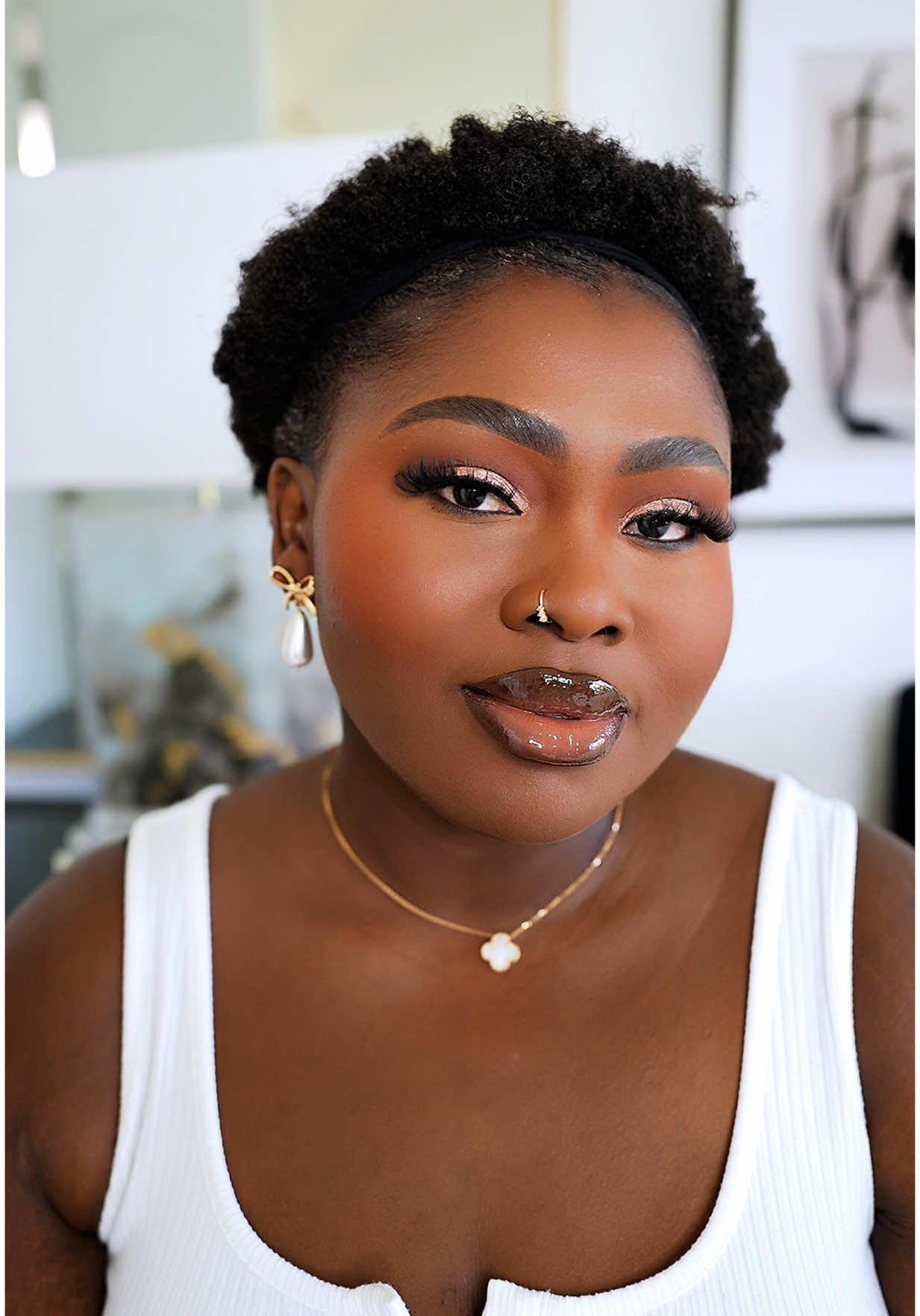 Olandria’s Lip Combo @x_olandria  Lined with @juviasplace lipliner in Cocoa Latte  First Lipgloss @nyxcosmetics lava cake  Second lipgloss @nyxcosmetics Spiked Toffee  . #makeup #blackwomenmakeup #darkskinmakeup #nicolandria #olandria #lipgloss #lipcombo #LoveIsland