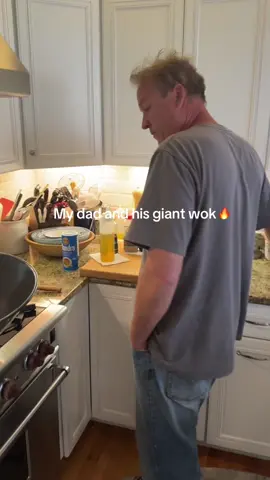 Giant WOK 😂 @VivaLaFood (via:@Gopeanut) 