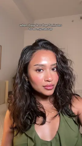 my go-to quick glam 🫶🏽 @L’Oréal Paris paronamic mascara @Maybelline NY concealer (age rewind) in 144, fit me powder in 10 @Kosas concealer in 6.0 @rhode skin pocket blush in soak, lemontini peptide lip tint, glazing mist @vasanticosmetics bronzer in brazillian tan @Tower 28 Beauty culver crush #quickmakeup #easymakeup #cleangirlmakeup #glowyskin #glowymakeup #freshmakeup #rhode 