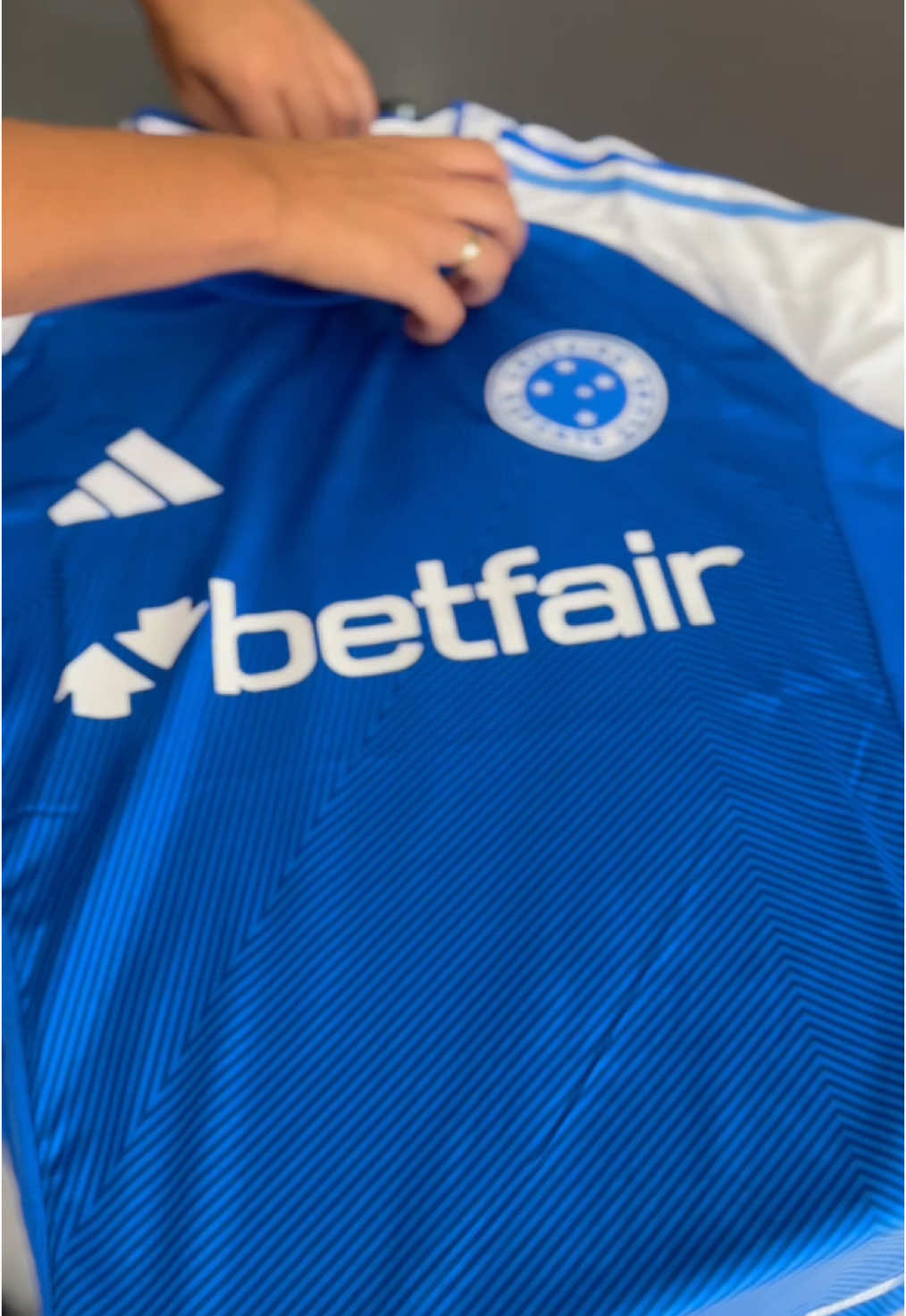 • Camisa Cruzeiro 🦊 R$ 169,90 📬 Enviamos para todo país 🇧🇷 📲 Compre pelo nosso WhatsApp: (31) 97359-4054 📍Conselheiro Lafaiete - MG #conselheirolafaiete #ourobranco #congonhas #minas #minasgerais #camisadetime #cruzeirocabuloso #cruzeiro #mafiaazul #belohorizonte   