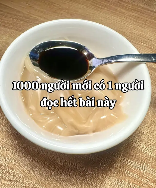 Bạn có bao giờ tự hỏi vì sao ngày càng nhiều người trẻ mắc bệnh? Vì sao xã hội phát triển, thuốc men đầy đủ mà bệnh lại ngày một nhiều? Thật ra, phần lớn là vì chúng ta sống ngược lại với quy luật tự nhiên – quy luật Âm Dương. 🌙 Buổi tối là thời điểm âm hàn – cơ thể cần được giữ ấm để phục hồi và tái tạo tế bào. Thế nhưng ta lại ăn uống lạnh, nằm máy lạnh, tắm đêm, uống nước đá… khiến tế bào không đủ nhiệt để sản sinh. Khi cơ thể lạnh, máu huyết ứ trệ, tắc chỗ nào là đau chỗ đó. Lâu dần, sinh ra bệnh. Đó không hẳn là 