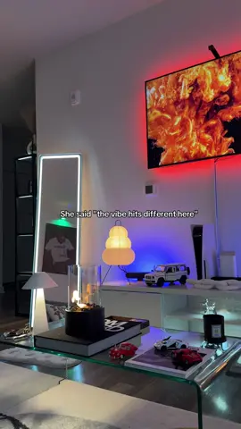 “Told her stay as long as the vibe feels right… now she doesn't wanna leave.” #apartmentdecor #homedecor #apartmenttherapy #boyapartment #apartmentvibes 
