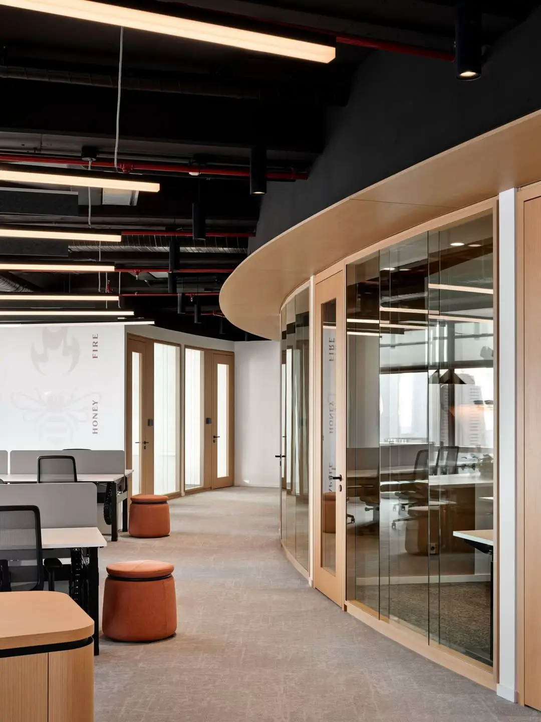 #eikavn #thietkevanphong #officedesign #vanphongthoitrang #vanphongstarup #vanphongcongnghe #vanphonghiendai @H&H ARCHITECTURE @EIKA 