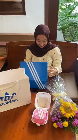 spezial gift for my pretty girl🧚‍♀️🩷 #adidasoriginals #adidasspezial 