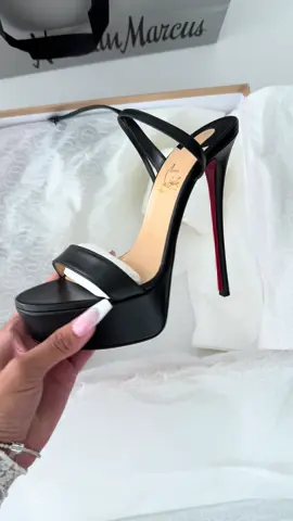 Unbox these @Christian Louboutin with me 👠
