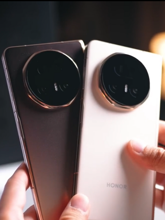 The HONOR Magic V5 has left our media friends speechless! ✨  Their genuine excitement speaks volume. Find out what wow-ed them from the video.  Own the #SlimmestwithNoCompromise HONOR Magic V5 at RM6,999 now 📱Trade in your old devices and get extra rebate up to RM400* 🛍️ 0% Interest up to 24 months* instalment plan as low as RM292* *T&Cs Apply. While stocks last.  *Content is based on user feedback and is for reference only. #HONORMalaysia #HONORMagicV5