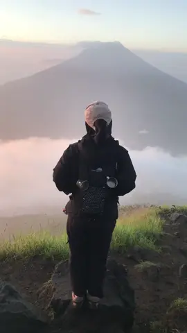 asinglah selamanya:) #fyp #fypシ゚viral #mountain #Hiking #pendakigunung #pendakicantik #sindoro #sindoroviakledung #sindoromountain #sindoro3153mdpl #24jam #masukberanda #sad #sadstory