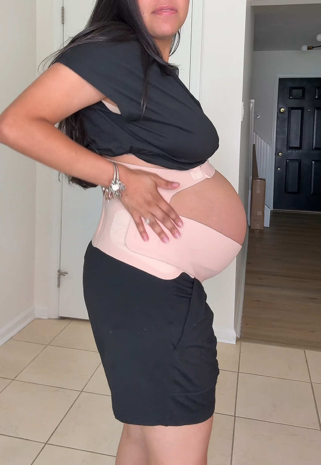 Usando esta faja me siento normal, Esta faja de embarazo ha sido mi mejor amiga para mi tercer trimestre de embarazo  #pregnacy #pregnacybellyband #bellyband #momcozybellyband 