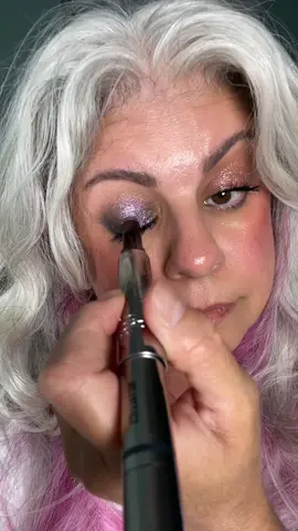 On my eyes I’m wearing the new @DanessaMyricksBeauty Colorfix Stix 🪄Duo 5 on the right and Duo 9 on the left ✨ which one is your favorite? Get it in my 🛒 #eyeshadowstick #eyeshadow #makeupforbeginners #glittermakeup #foileyeshadow #colorfix #newmakeup #makeuptok 
