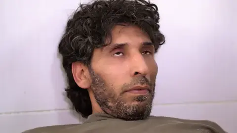 تاخذي راجلك وتحطيه بعيد عن الحوش،كان رجع معناها عنده 