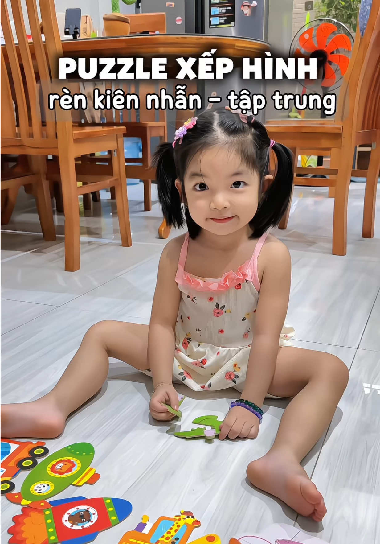 Từ 2 tuổi,các mom hãy cho bé chơi trò puzzle xếp hình này nhé,bé sẽ rèn được tính kiên nhẫn,sự tập trung và khéo léo hơn đó #mevabe #dochoichobe #dochoithongminh #mebimsua 