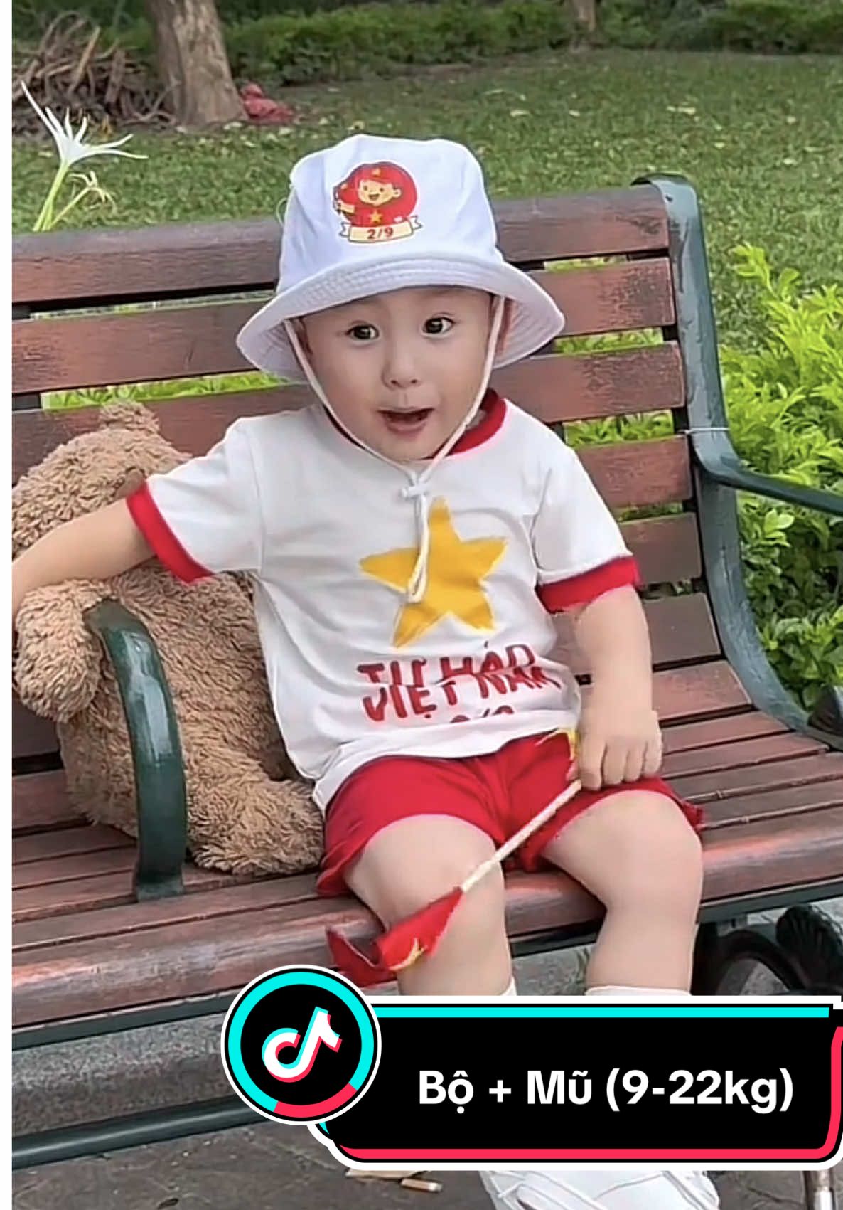 Bộ này xinh quá các mom ơi mặc đi lễ 2/9 cưng quá! #vietnam #xukemshopp #mevabe #codosaovang #toiyeuvietnam  