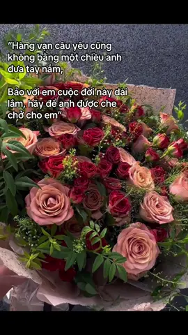 Không cần nói yêu nhiều… Chỉ cần một lần nắm tay và bảo: “Từ giờ có anh.” 🕊️ #jardinfloral #shophoaquan12 #tiemhoatuoi #xh #viral #flowers #fypシ゚viral #hoaxinh #fyp