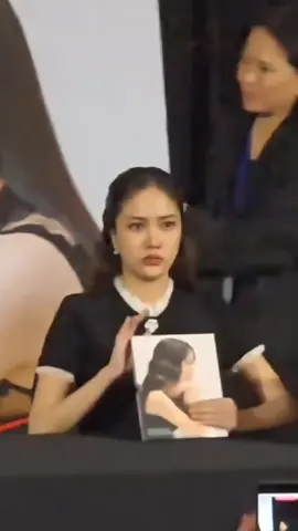 Nhưng tôi muốn biết nụ cười tinh nghịch đó là vì sao 😏 #freen #becky #freensarocha #beckyarmstrong #freenbecky #xuhuong #viral 