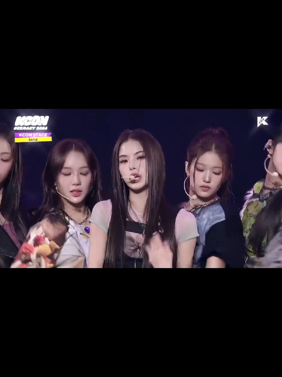 cr:ohmymoka/x !!  hope its ot7 🥺🥺 #izna #이즈나 #fyp 