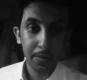 في مجلس سيف الدوله وقف المتنبي والقى قصيدته بكل فخر قائلاً ؛  واحَرَّ قلباهُ ممن قلبهُ شَبِمُ .. و يا أعدلَ الناسِ إلا في معاملتي فيكَ الخصامُ وأنتَ الخصمُ والحَكَمُ  لكن أبو فراس همس في اذن سيف الدوله قائلاً ؛ بأن هذه الأبيات مسروقه  المتنبي رد عليه بثقه وكأنما يوجه كلامه بأستخفاف مباشره الى أبي فراس قائلاً ؛  أُعيذُها نَظراتٍ مِنكَ صادقةً .. أن تُحسَبَ الشَّحمَ فيمَن شَحمُهُ وَرَمُ  ثم رفع رأسهُ موجه حديثه لجميع جلاس المجلس قائلاً ؛ سيعلمُ الجمعُ ممن ضمّ مجلسنا .. بأنيَ خيرُ من تسعى به قدمُ بينما قال احد الجلاس بأستفزاز ؛ اهذه ايضاً يا أبا الطيب مسروقه؟  رد المتنبي قائلاً ؛  وما انتفاعُ أخي الدنيا بناظرِهِ .. إذا استوتْ عندهُ الأنوارُ والظُّلَمُ وبهذه الكلمات .. أسكت المتنبي الجدل مؤكداً أن كلماته ستظل خالدة تاريخياً وأنه لا مجال للتشكيك في عظمة الشعر الذي يقدمه مهما حاول بعضهم الطعن فيه أو التشويش عليه  قد تكون الألسنه قد خاضت في محاولة التشكيك ولكن حروفه ستبقى راسخه في الذاكره البشريه تتنقل من جيل إلى جيل تروي قصة صراع الفكر وتظل شاهده على عظمة الإبداع الشعري🙏🏻 #نايف_حمدان #المتنبي