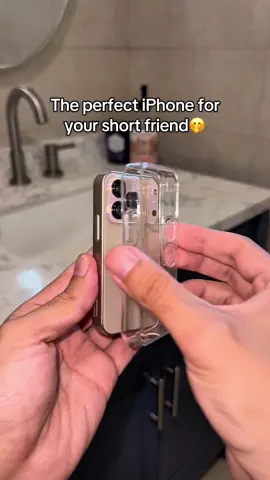 You know who you’re thinking of😭 TAG THEM 🤣 #miniphone #iphone17 #shortfriend #tinyphone 